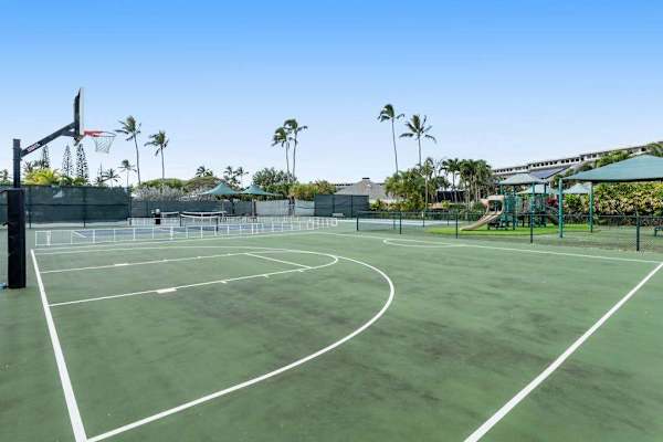 Spacious Court For Active Days
