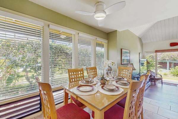 Bright Breakfast Nook With Natural Light