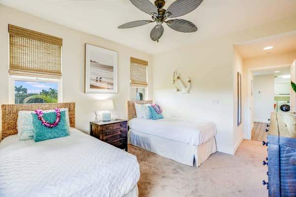 Comfortable Guest Bedroom With Twin Beds