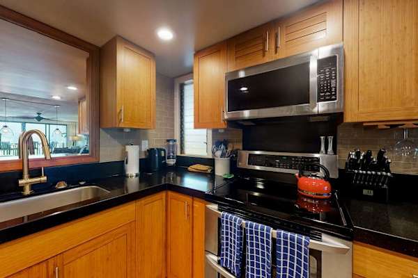 From quick breakfasts to family dinners, this kitchen delivers