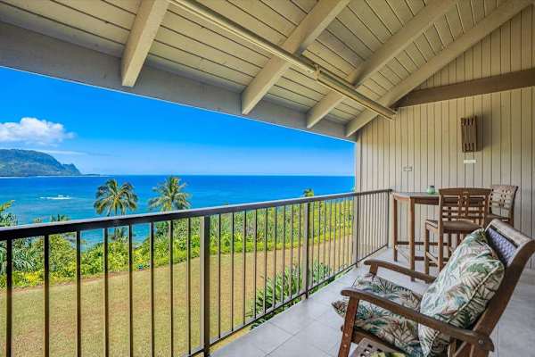 Relax on the lanai while enjoying panoramic ocean views.
