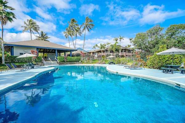 Relax by the largest condo pool on the North Shore, complete with poolside BBQ grills for easy family dining.