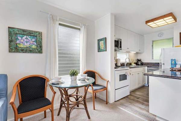 Cozy dining area adjacent to the fully equipped kitchen.