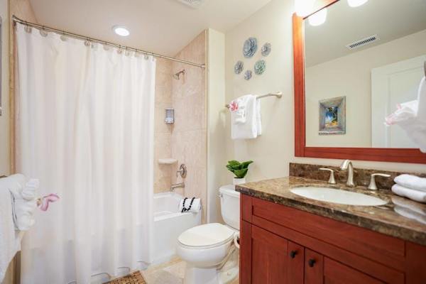 Fresh And Inviting Guest Bathroom