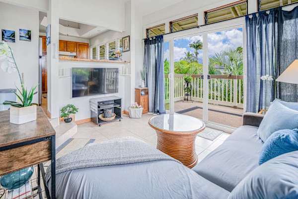 Relax In A Sunlit Hawaiian-Inspired Retreat