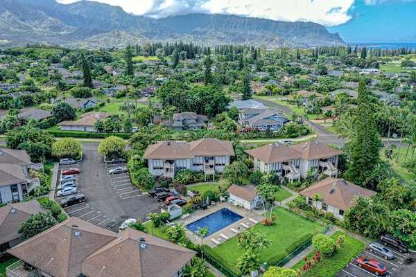 Explore The Lush Paniolo Neighborhood