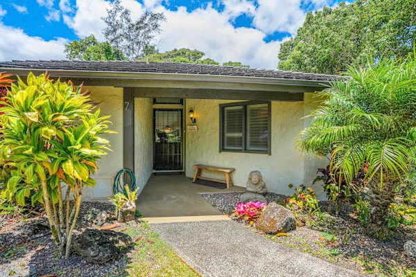Entry to your private Hawaiian Oasis.