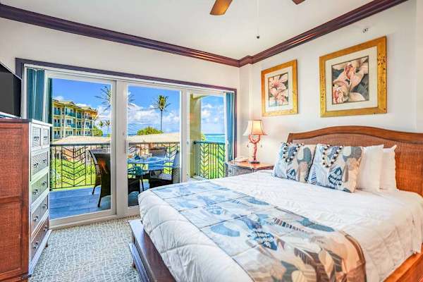 Bright King Master Retreat With Ocean-View Serenity
