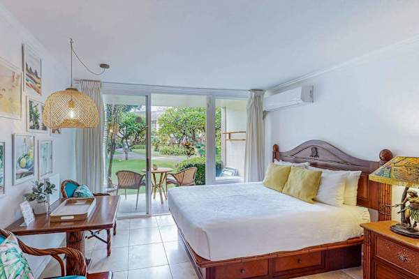 In-Room Dining Table Ready For Easy Island Meals