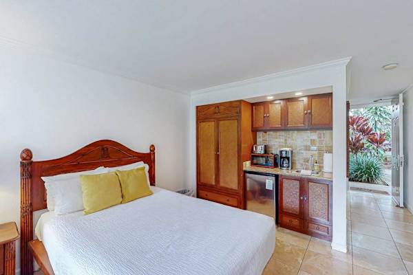 Studio Comfort With Kitchenette Convenience