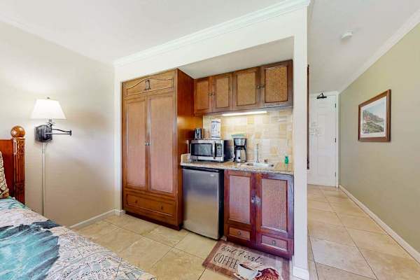 Kitchenette Equipped For Island Favorites
