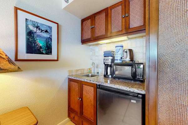 Cozy kitchenette with everything you need for breakfast and light meals.

