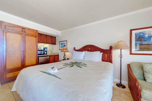 Ultimate Comfort Awaits In Your Tropical Oasis