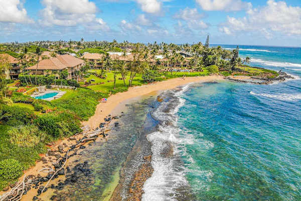 Aerial photo showing nearby outdoor spaces and scenery