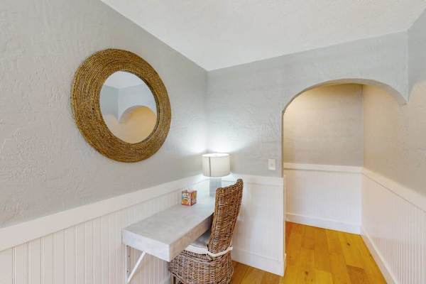 Welcoming entry with thoughtful island-inspired décor
