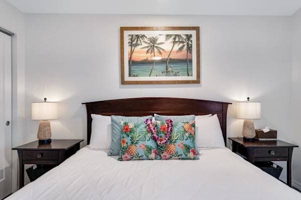 Bright sleeping space with cozy beds for every guest