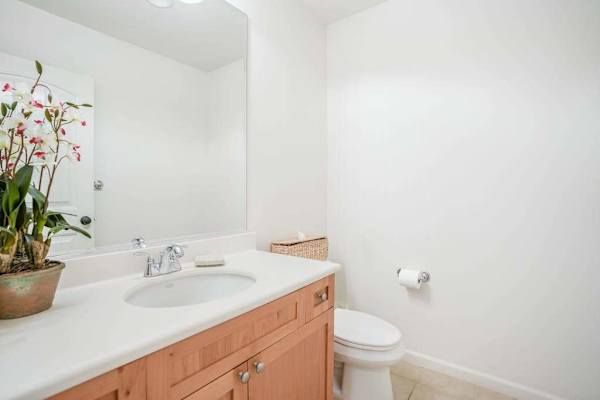 Half bath for all guests convenience. 