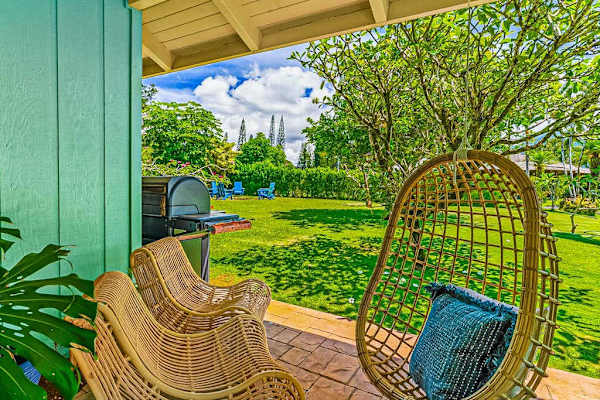 Cozy Garden View Lounge
