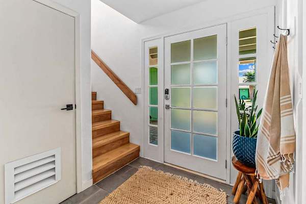 Warm Island Welcome At The Front Entry