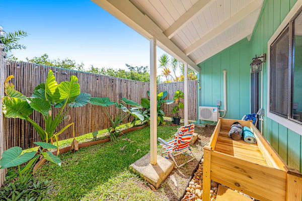 Private Garden Seating Nook
