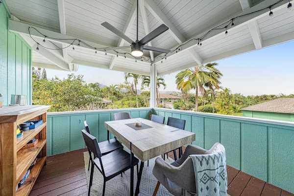Covered Lanai Dining Escape
