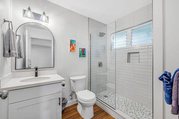 Modern Full Luxe Bathroom 