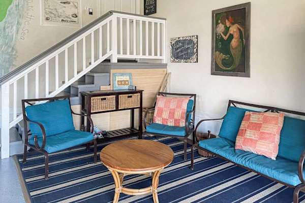 Cozy lounge corner with colorful seating & coffee table 