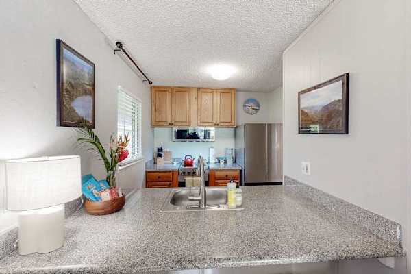 Spend tranquil evenings chatting with your guests or watching TV in the inviting living room, or surprise them with a delicious homemade meal prepared in the well-equipped kitchen. 