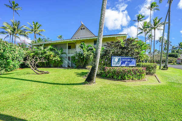 Escape to a memorable tropical adventure when you book this splendid resort condo in Kapaʻa!
