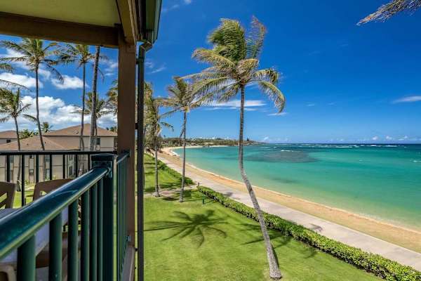Private oceanfront lanai where you can unwind with a refreshing beverage while enjoying the superb views of the Coconut Coast and the lushly landscaped 12 acres of the Pono Kai Resort.