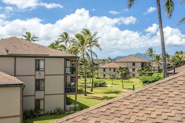 Pono Kai Resort, includes 12-acre grounds, an outdoor pool, a hot tub, a shuffleboard area, a barbecue facility with gas grills, a sauna, golf putting greens, Ping-Pong tables, a croquet lawn, a fitness center, tennis courts, and laundry facilities.