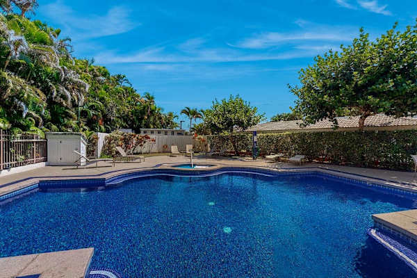 Private Pool For Sunny Island Days