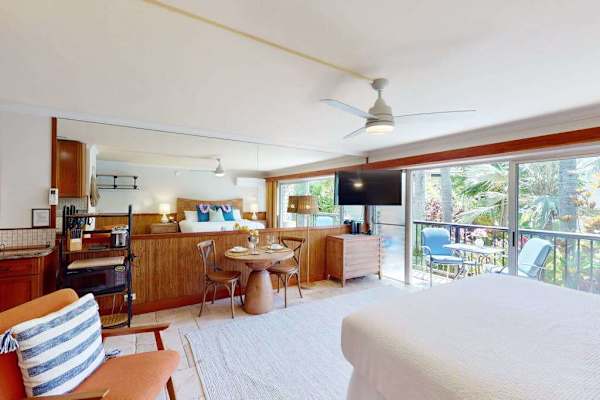 Relaxed Studio With Private Lanai