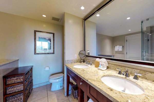 Spacious bathroom vanity for your essentials
