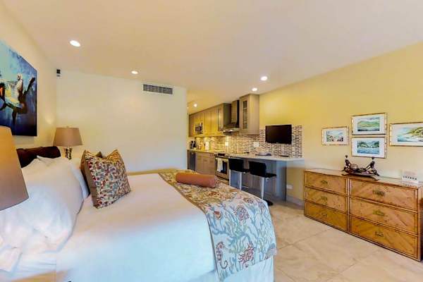 Bright Studio With Resort Comfort