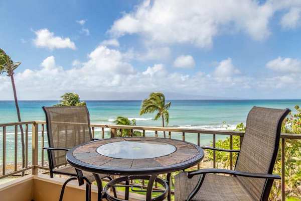 Romantic Oceanfront Breakfast Nook