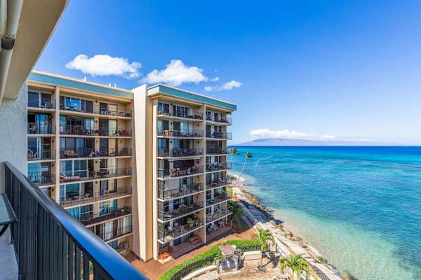 Private lanai - glorious views of the tropical waters of the Pacific Ocean.  Unwind with a glass of wine and the ocean breeze.