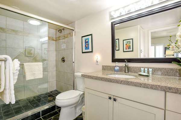 Elegant Bathroom With Modern Touches