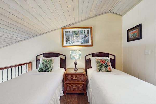Charming Loft with two twin beds