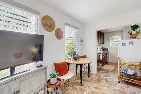 Comfortable Living And Dining Retreat