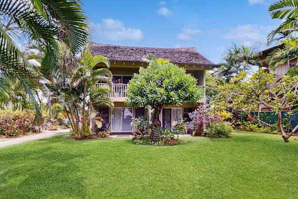 Charming Tropical Cottage Entrance