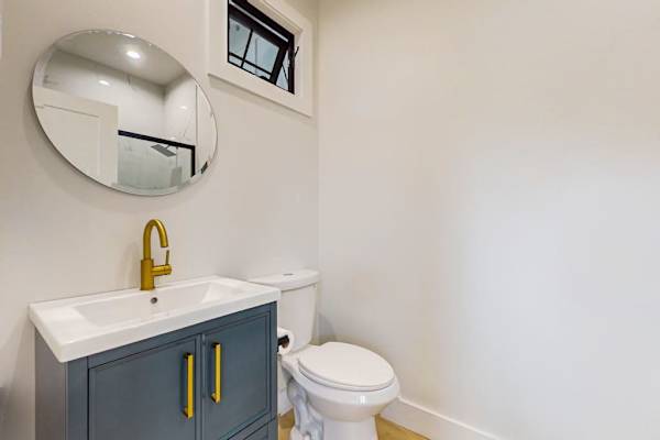 Modern Full Bathroom With Stylish Vanity