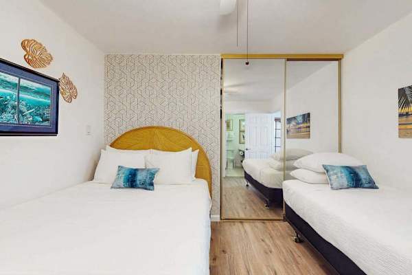 Comfortable Twin Bedroom Retreat