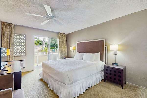 Spacious King Bedroom for a Relaxing Island Stay