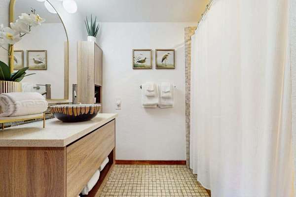 Fresh Full Bathroom With Modern Vanity
