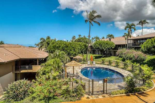 Tropical Oasis With Resort Pool Views