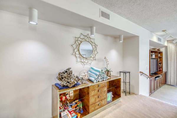 Welcoming entry with island-inspired décor
