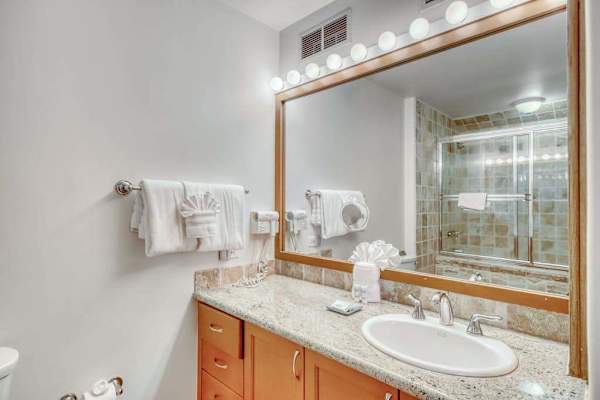 Spacious vanity with plenty of storage
