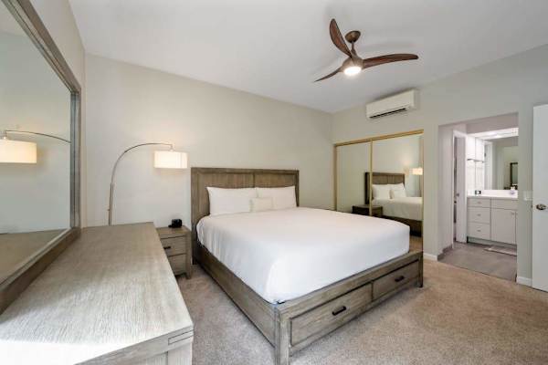 Bright bedroom with a calm and welcoming atmosphere