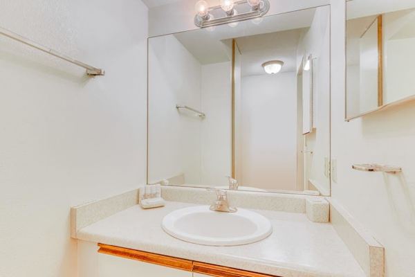 Fresh Full Bathroom Retreat